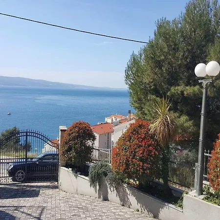 アパート Luxury オミシュ