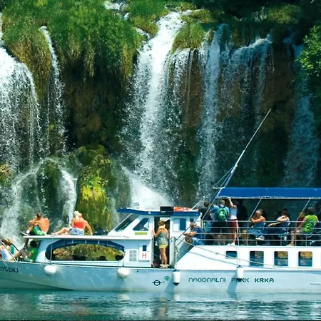 アパート Luxury *