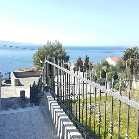 Luxury * Omis