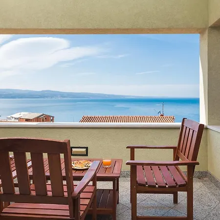 Luxury * Omis