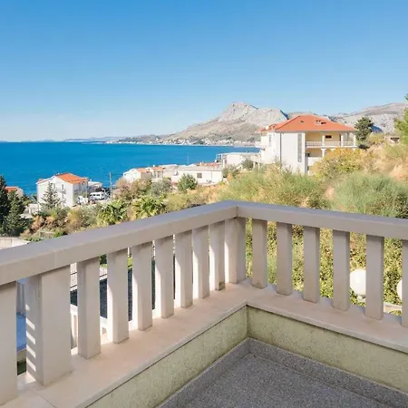 Luxury * Omis